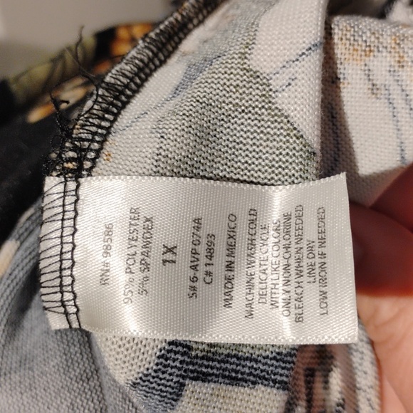 Ava James size 1X long sleeve black with magnolia flower pattern dress - Picture 4 of 5